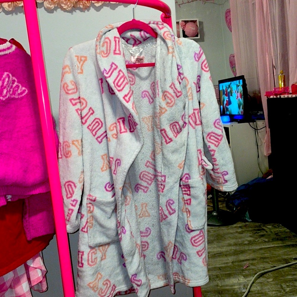 Juicy Couture L/XL Robe, White w/ Pink and Orange Logo, Used